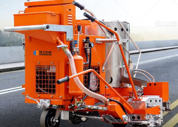 熱熔劃線機(jī)施工的注意事項(xiàng)